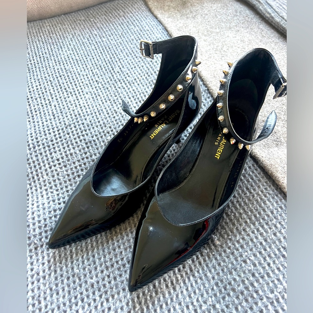 YSL SAINT LAURENT Patent Leather spike stud kitten heeled pumps size 38”